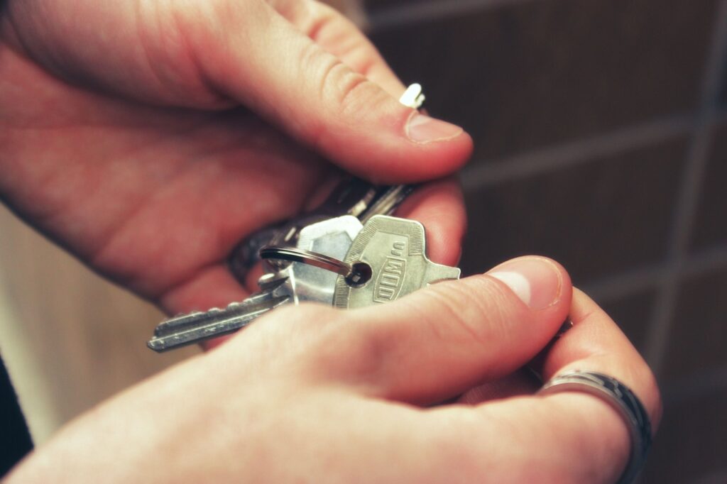 Hands holding keys to a rental property purchased with a Tennessee DSCR loan