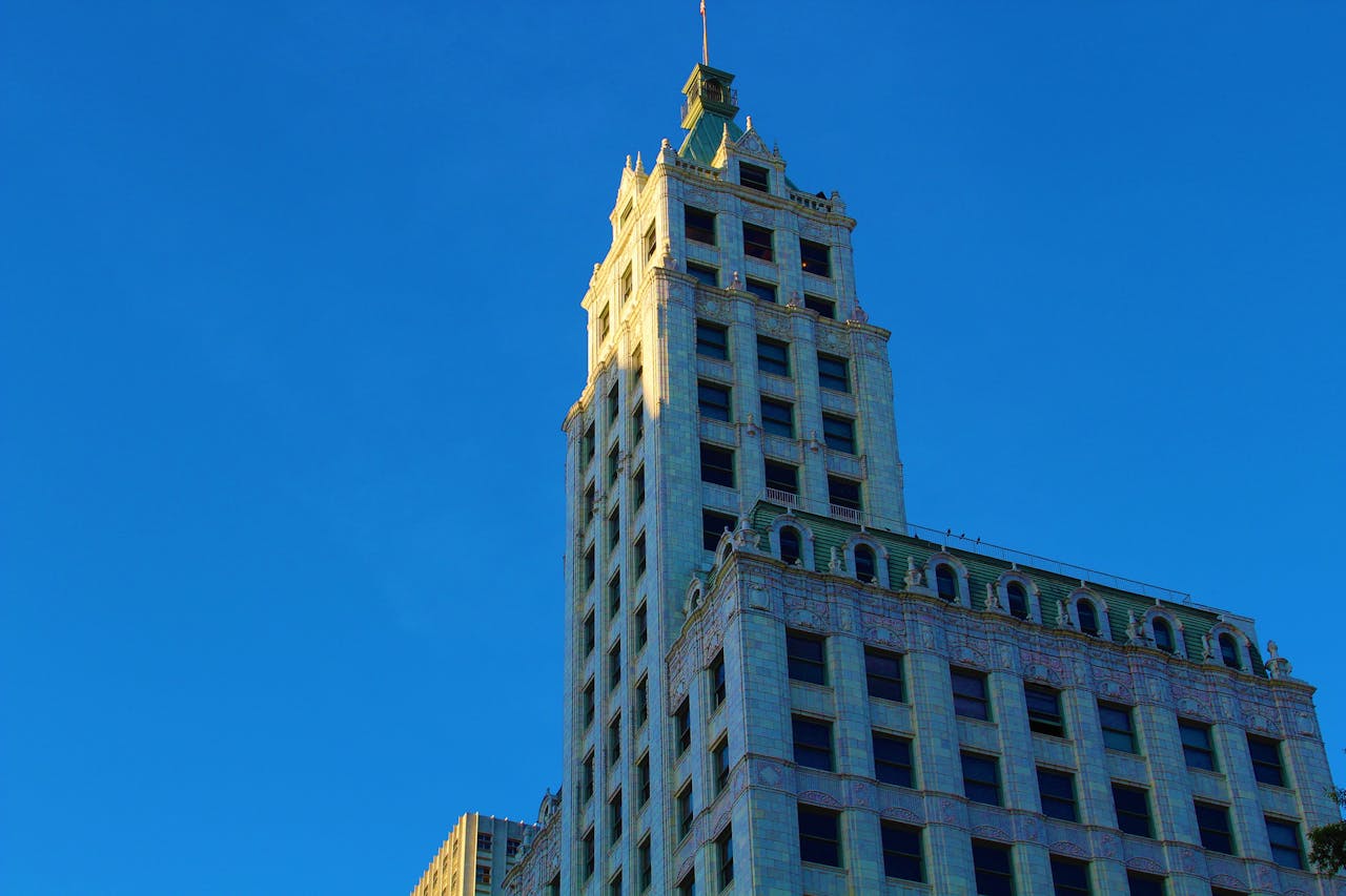 Lincoln American Tower in Memphis, a great place to get a Tennessee P&L loan.