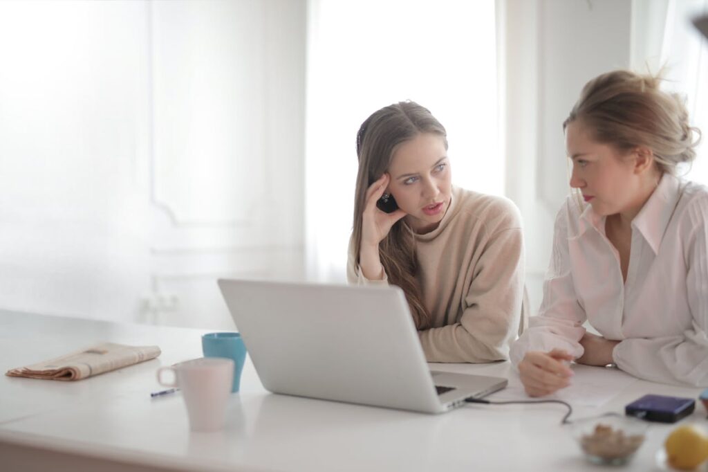 Two female business owners are discussing ways to improve your credit score. 